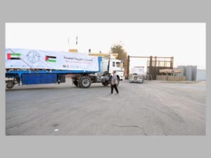 "الفارس الشهم 3" .. دخول 325 شاحنة مساعدات إماراتية تحمل 6775 طنا إلى قطاع غزة منذ فتح المعابر