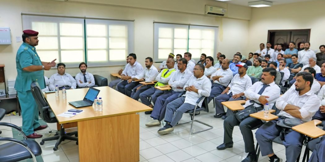 شرطة عجمان تعزز التوعية المرورية لسائقي الحافلات المدرسية 1 شرطة عجمان تعزز التوعية المرورية لسائقي الحافلات المدرسية