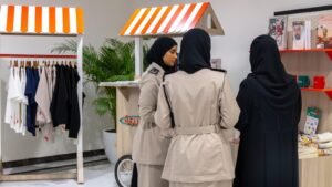عربة "منصة للتوزيع".. تجربة ثقافية تجوب في أنحاء الشارقة