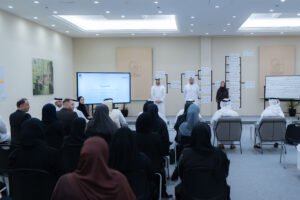"أمانة تنفيذي الشارقة" تنظم ورشة تصميم وتطوير "رحلة هدم مبنى"