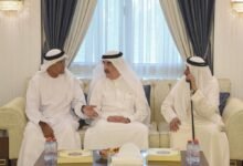 حاكم أم القيوين يقدم واجب العزاء في وفاة مريم بنت سلطان بن سالم القاسمي