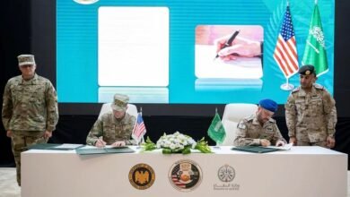 السعودية والولايات المتحدة توقعان اتفاقية شراكة عسكرية