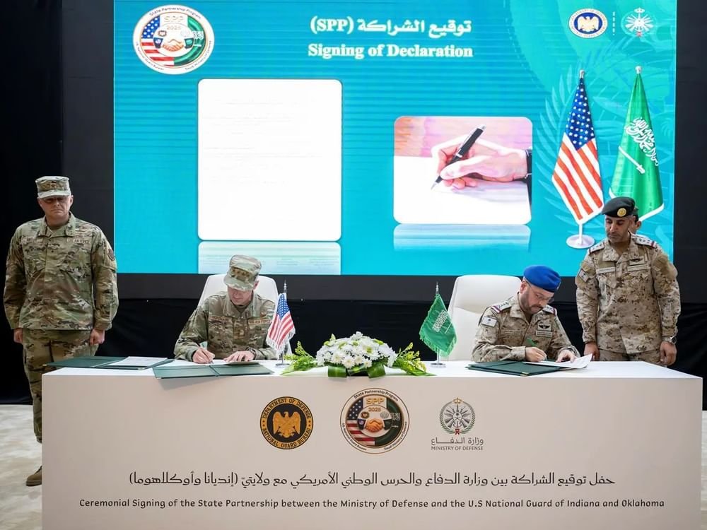 السعودية والولايات المتحدة توقعان اتفاقية شراكة عسكرية 1 السعودية والولايات المتحدة توقعان اتفاقية شراكة عسكرية