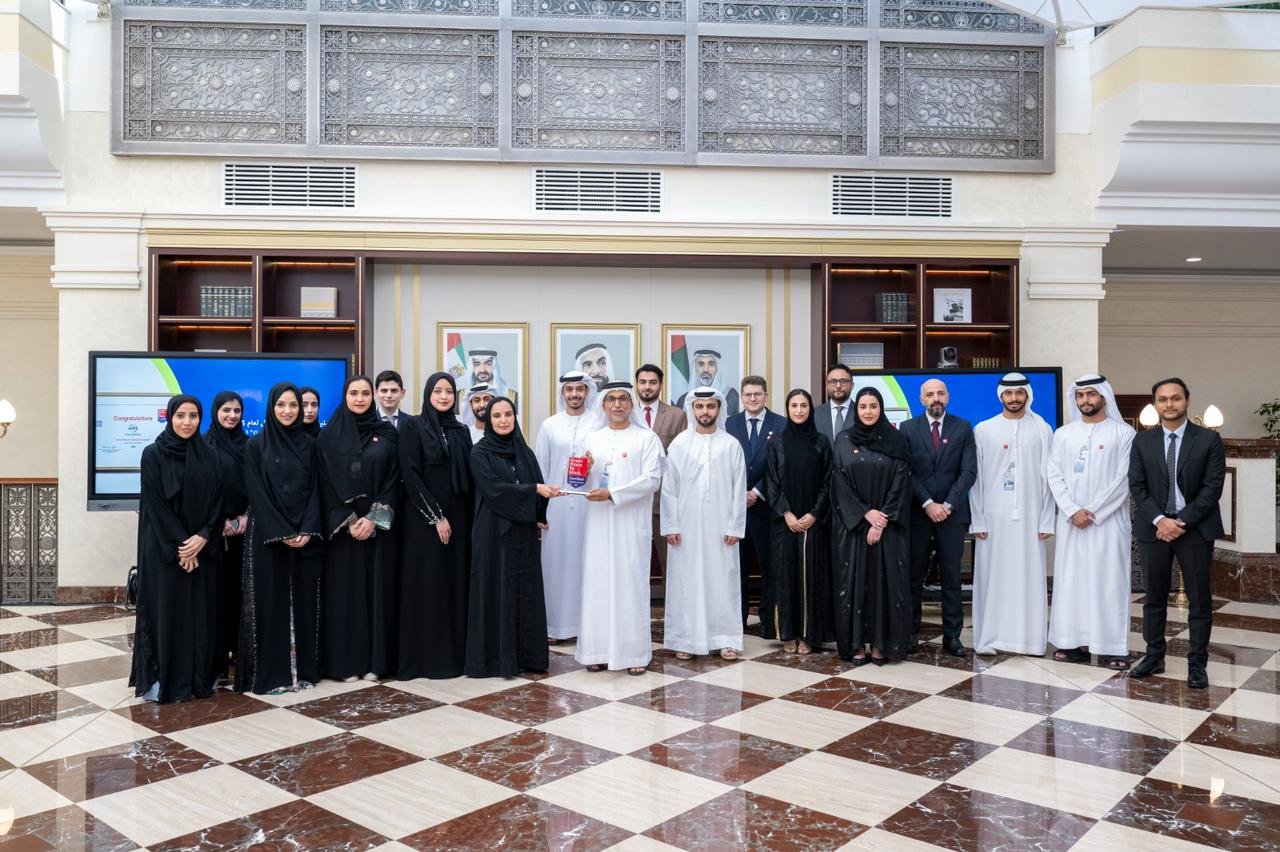 تقديراً لجهوده المتميزة على صعيد الابتكار والتميز المؤسسي صندوق أبوظبي للتنمية ينال شهادة "أفضل بيئة عمل" لعام 2025 1 تقديراً لجهوده المتميزة على صعيد الابتكار والتميز المؤسسي صندوق أبوظبي للتنمية ينال شهادة "أفضل بيئة عمل" لعام 2025