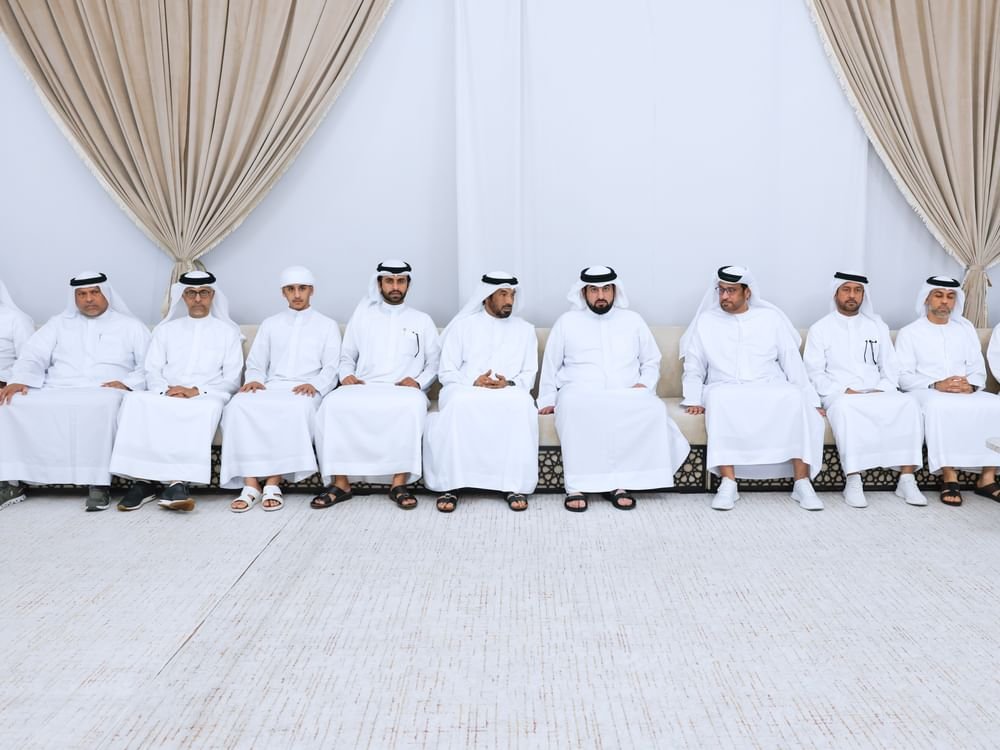 أحمد بن محمد يقدم واجب العزاء في وفاة إبراهيم عيسى بو حميد 1 أحمد بن محمد يقدم واجب العزاء في وفاة إبراهيم عيسى بو حميد