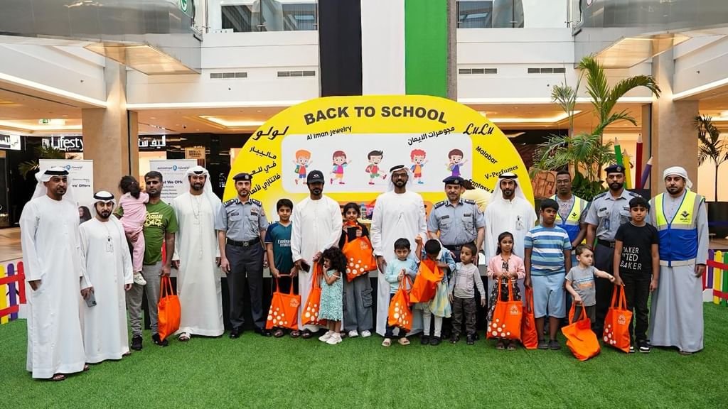 شرطة أبوظبي وأدنوك ينظمان فعالية "العودة إلى المدارس" في الظفرة 1 شرطة أبوظبي وأدنوك ينظمان فعالية "العودة إلى المدارس" في الظفرة