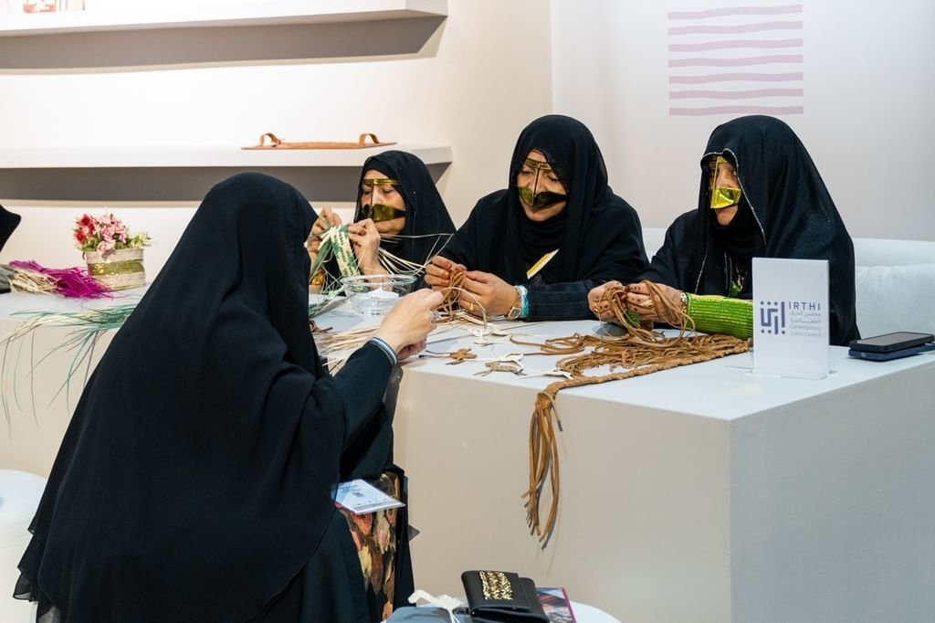 "إرثي" يحتفي بمرور 10 سنوات على تمكين الحرفيات وتعزيز حضور التراث اليدوي عالمياً 1 "إرثي" يحتفي بمرور 10 سنوات على تمكين الحرفيات وتعزيز حضور التراث اليدوي عالمياً