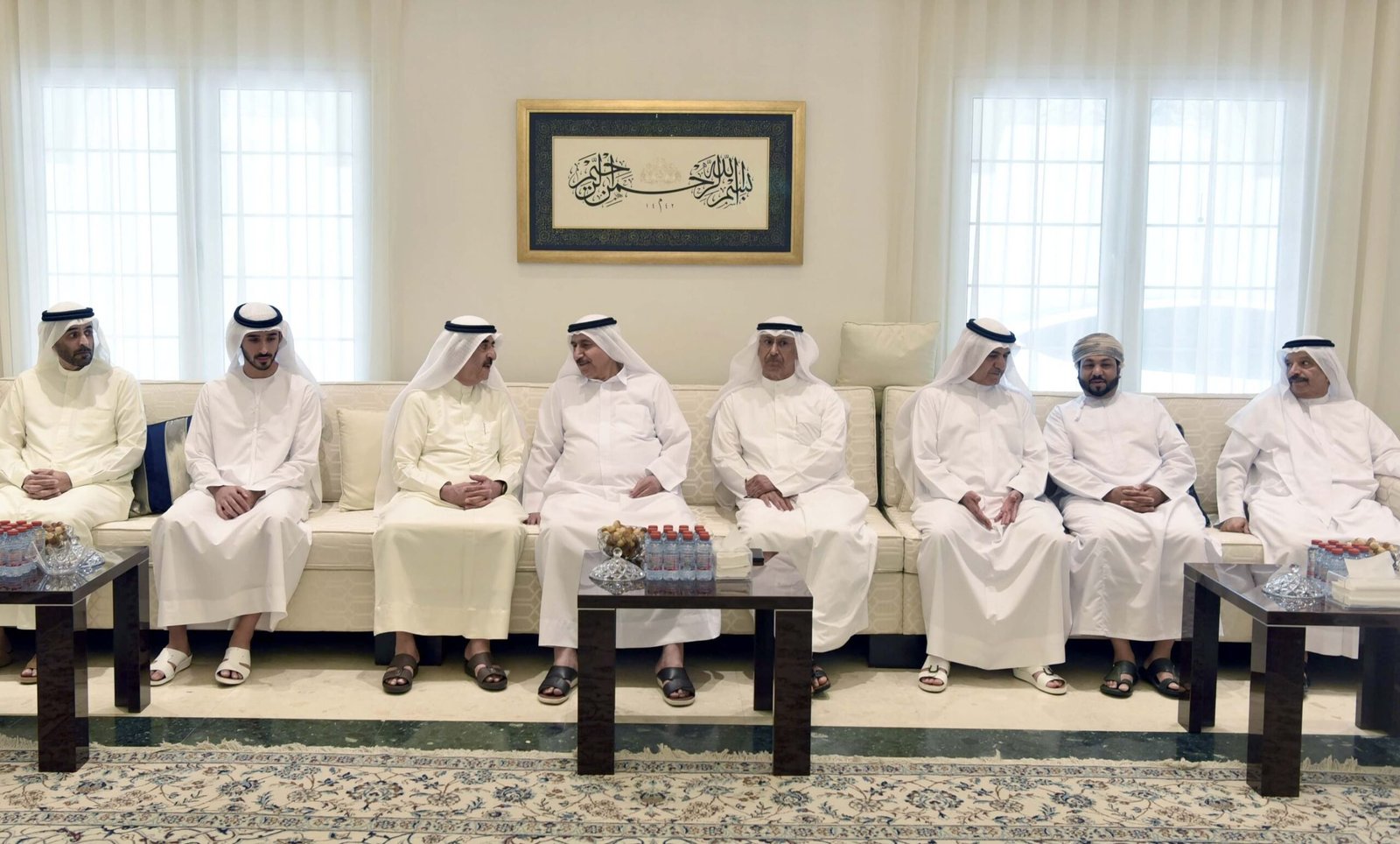 حاكم أم القيوين يقدم واجب العزاء في وفاة حرم حمد بن رحمه الشامسي 1 حاكم أم القيوين يقدم واجب العزاء في وفاة حرم حمد بن رحمه الشامسي