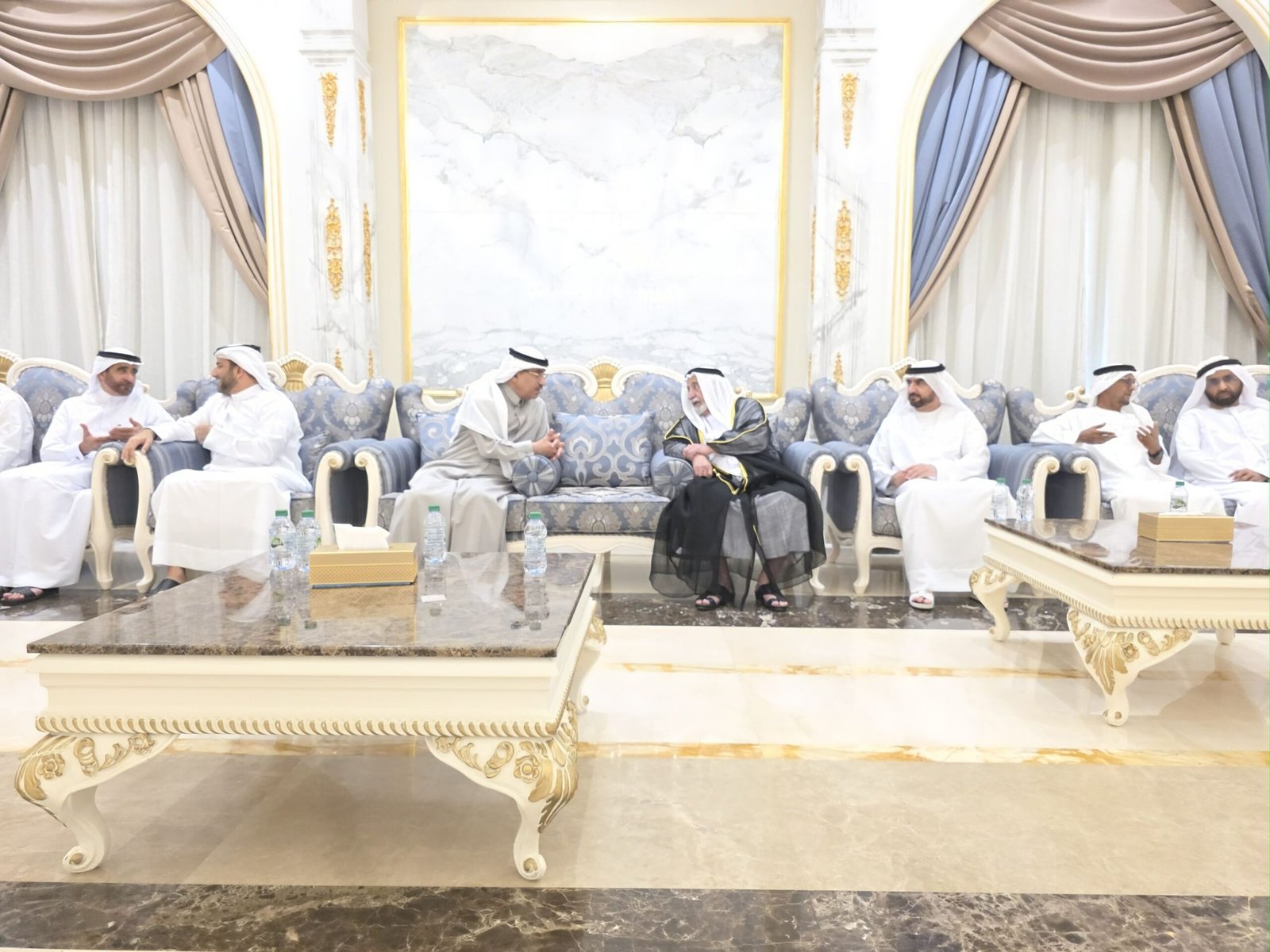حاكم الشارقة والشيوخ يقدمون واجب العزاء في وفاة الشيخة ردن بنت خالد القاسمي 1 حاكم الشارقة والشيوخ يقدمون واجب العزاء في وفاة الشيخة ردن بنت خالد القاسمي