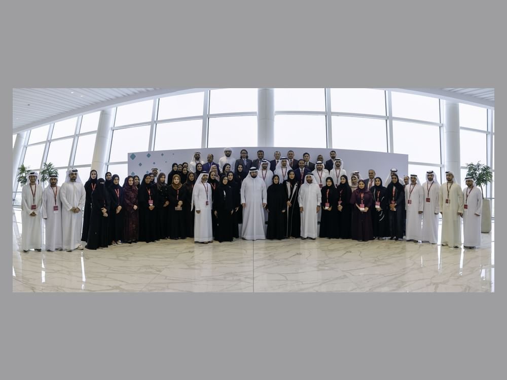 أحمد بن محمد يلتقي الخريجين المبتعثين لجامعات عالمية ويُكرّم متفوقي المرحلة الثانوية في دبي 1 أحمد بن محمد يلتقي الخريجين المبتعثين لجامعات عالمية ويُكرّم متفوقي المرحلة الثانوية في دبي
