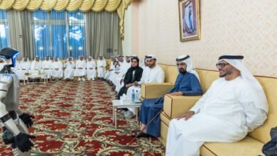 محمد بن راشد يلتقي جمعا من أعيان البلاد ورجال الأعمال والمستثمرين ومسؤولي الجهات والدوائر الحكومية