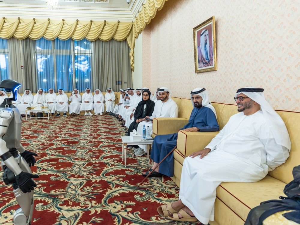 محمد بن راشد يلتقي جمعا من أعيان البلاد ورجال الأعمال والمستثمرين ومسؤولي الجهات والدوائر الحكومية 1 محمد بن راشد يلتقي جمعا من أعيان البلاد ورجال الأعمال والمستثمرين ومسؤولي الجهات والدوائر الحكومية