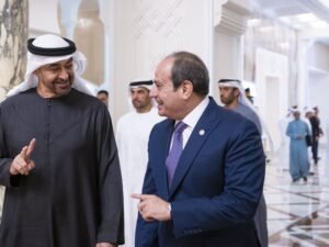 رئيس الدولة والرئيس المصري يبحثان في القاهرة العلاقات الأخوية والتطورات في المنطقة