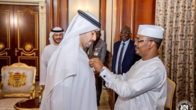 الرئيس التشادي يمنح رئيساً تنفيذياً لشركة إماراتية وسام "الفارس الوطني"