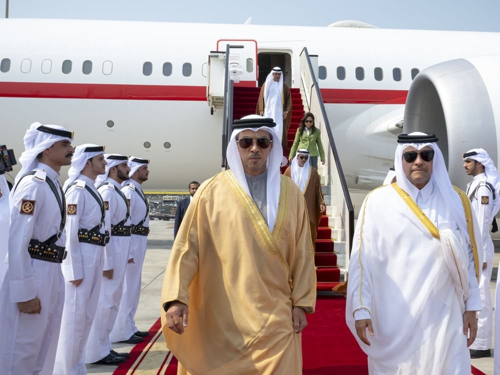 نيابة عن رئيس الدولة..منصور بن زايد يصل الدوحة ليرأس وفد الإمارات إلى القمتين الخليجية الاستثنائية والعربية - الإسلامية الطارئة