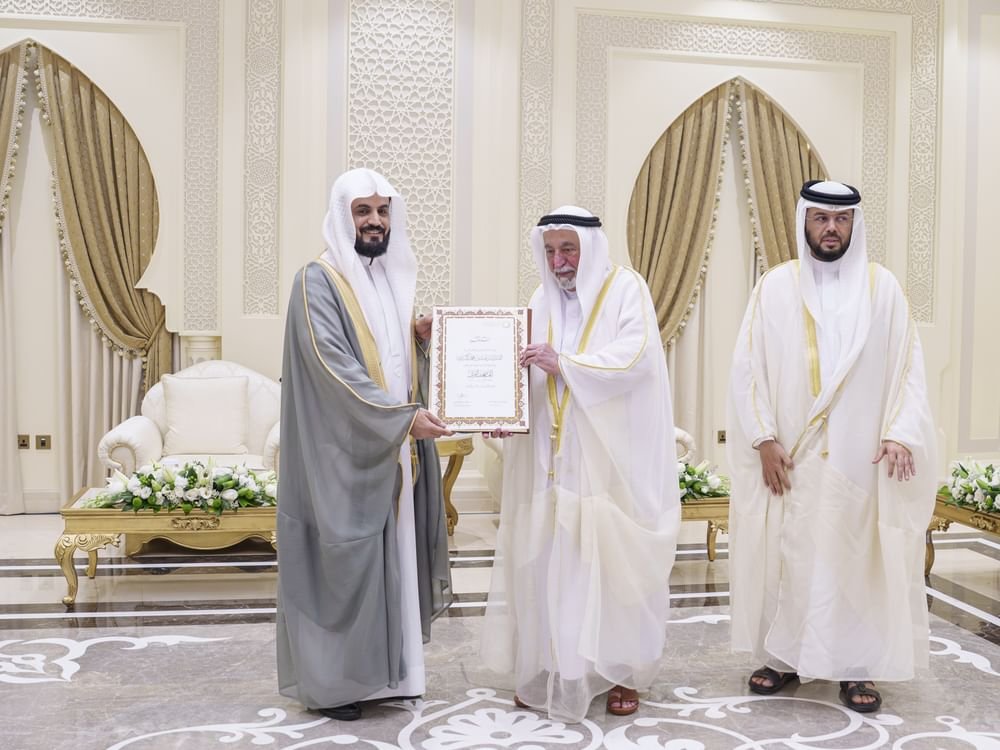 حاكم الشارقة يطلق المصحف المرتل للقارئ رعد الكردي 1 حاكم الشارقة يطلق المصحف المرتل للقارئ رعد الكردي