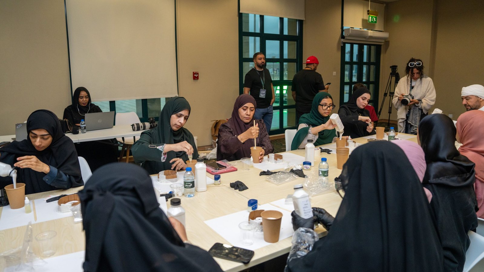 "مهرجان البدر" يحتفي بجماليات الخط العربي والزخرفة الإسلامية عبر ورشٍ متخصصة