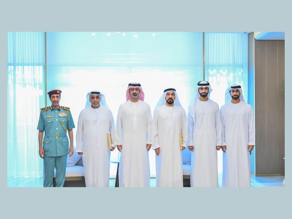 عمار بن حميد يمنح قيادتين أمنيتين بدبي "وسام شرطة عجمان" 1 عمار بن حميد يمنح قيادتين أمنيتين بدبي "وسام شرطة عجمان"