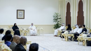 حاكم الشارقة يلتقي الدفعة الأولى من طلبة الدكتوراه بجامعة الدراسات العالمية