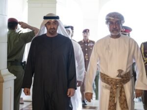 رئيس الدولة وسلطان عمان يبحثان في صلالة علاقات البلدين والتطورات الإقليمية