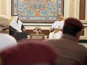 رئيس الدولة وسلطان عمان يبحثان في صلالة علاقات البلدين والتطورات الإقليمية