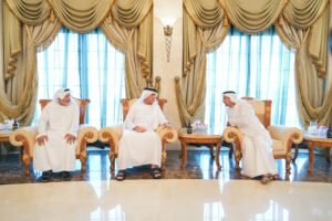 سعود بن صقر يقدم واجب العزاء في وفاة حسين خانصاحب 3 سعود بن صقر يقدم واجب العزاء في وفاة حسين خانصاحب