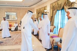 سعود بن صقر يقدم واجب العزاء في وفاة حسين خانصاحب 2 سعود بن صقر يقدم واجب العزاء في وفاة حسين خانصاحب