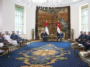 رئيس الدولة والرئيس المصري يبحثان في القاهرة العلاقات الأخوية والتطورات في المنطقة