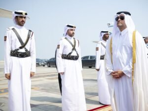 نيابة عن رئيس الدولة..منصور بن زايد يصل الدوحة ليرأس وفد الإمارات إلى القمتين الخليجية الاستثنائية والعربية - الإسلامية الطارئة