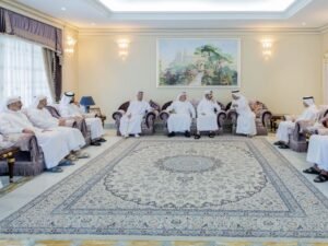 حمدان بن محمد يقدم واجب العزاء في وفاة حسين بن عبدالرحمن خانصاحب
