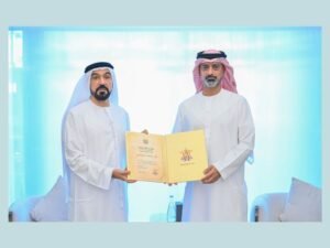 عمار بن حميد يمنح قيادتين أمنيتين بدبي "وسام شرطة عجمان"