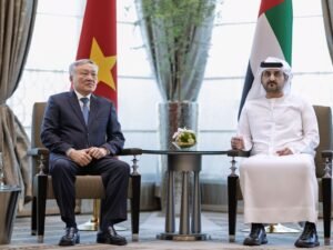 مكتوم بن محمد يبحث مع نائب رئيس الوزراء الدائم لجمهورية فيتنام الاشتراكية سبل تعزيز التعاون الثنائي وآفاق تطويره