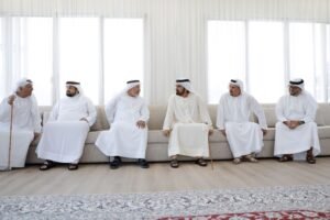 محمد بن راشد يقدّم واجب العزاء في وفاة حسين بن عبدالرحمن خانصاحب
