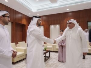 سلطان بن أحمد القاسمي يلتقي عدداً من الدبلوماسيين المشاركين بمنتدى الاتصال الحكومي