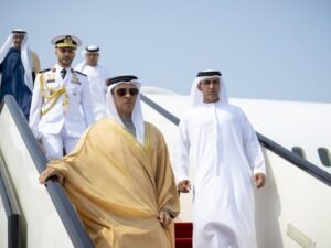 نيابة عن رئيس الدولة..منصور بن زايد يصل الدوحة ليرأس وفد الإمارات إلى القمتين الخليجية الاستثنائية والعربية - الإسلامية الطارئة
