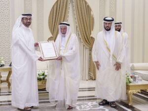 حاكم الشارقة يستقبل وفد مصرف الإمارات الإسلامي
