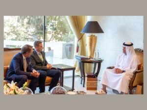 سعود بن صقر يشهد توقيع مذكرة تفاهم لإطلاق أول خدمة تاكسي جوي في رأس الخيمة بحلول 2027