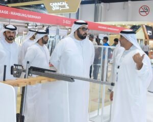 ولي عهد أم القيوين يزور "معرض أبوظبي للصيد والفروسية"