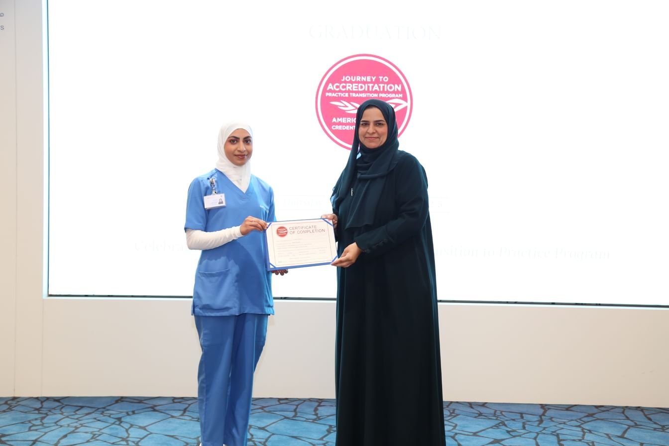 "الإمارات الصحية" تخّرج دفعة جديدة من البرنامج الانتقالي للتمريض 1 "الإمارات الصحية" تخّرج دفعة جديدة من البرنامج الانتقالي للتمريض