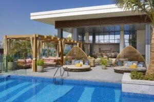 احتفل باليوم الوطني السعودي في أجواء فاخرة بفندق سانت ريجيس دبي، النخلة