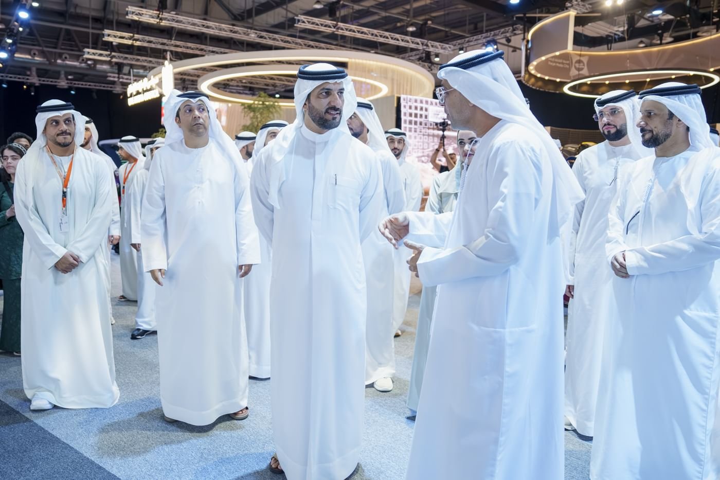 سلطان بن أحمد القاسمي يتفقد الأجنحة المشاركة بالمنتدى الدولي للاتصال الحكومي 1 سلطان بن أحمد القاسمي يتفقد الأجنحة المشاركة بالمنتدى الدولي للاتصال الحكومي
