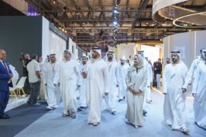 سلطان بن أحمد القاسمي يتفقد الأجنحة المشاركة بالمنتدى الدولي للاتصال الحكومي 4 سلطان بن أحمد القاسمي يتفقد الأجنحة المشاركة بالمنتدى الدولي للاتصال الحكومي
