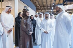 سلطان بن أحمد القاسمي يتفقد الأجنحة المشاركة بالمنتدى الدولي للاتصال الحكومي