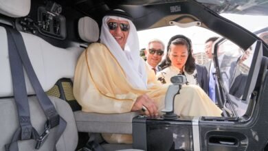 سعود بن صقر يشهد إطلاق أول رحلة تجريبية لمركبة كهربائية طائرة في سماء رأس الخيمة