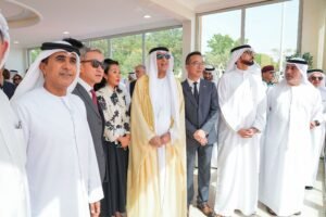 سعود بن صقر يشهد إطلاق أول رحلة تجريبية لمركبة كهربائية طائرة في سماء رأس الخيمة