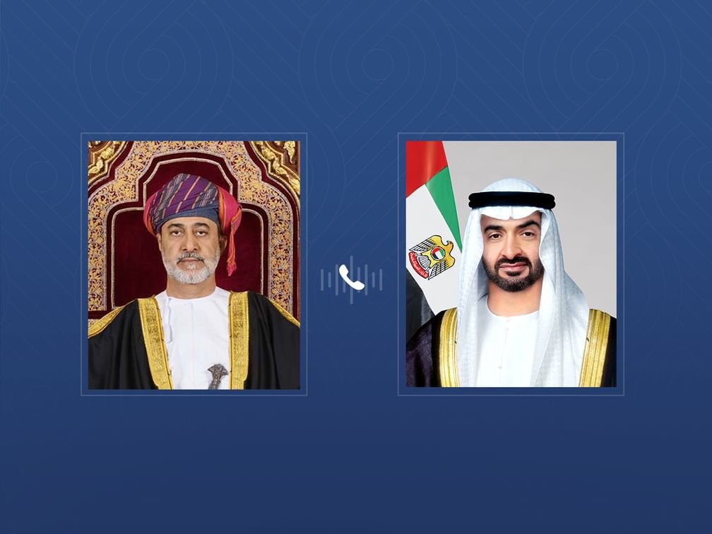 رئيس الدولة وسلطان عمان يبحثان هاتفياً علاقات البلدين والتطورات الإقليمية