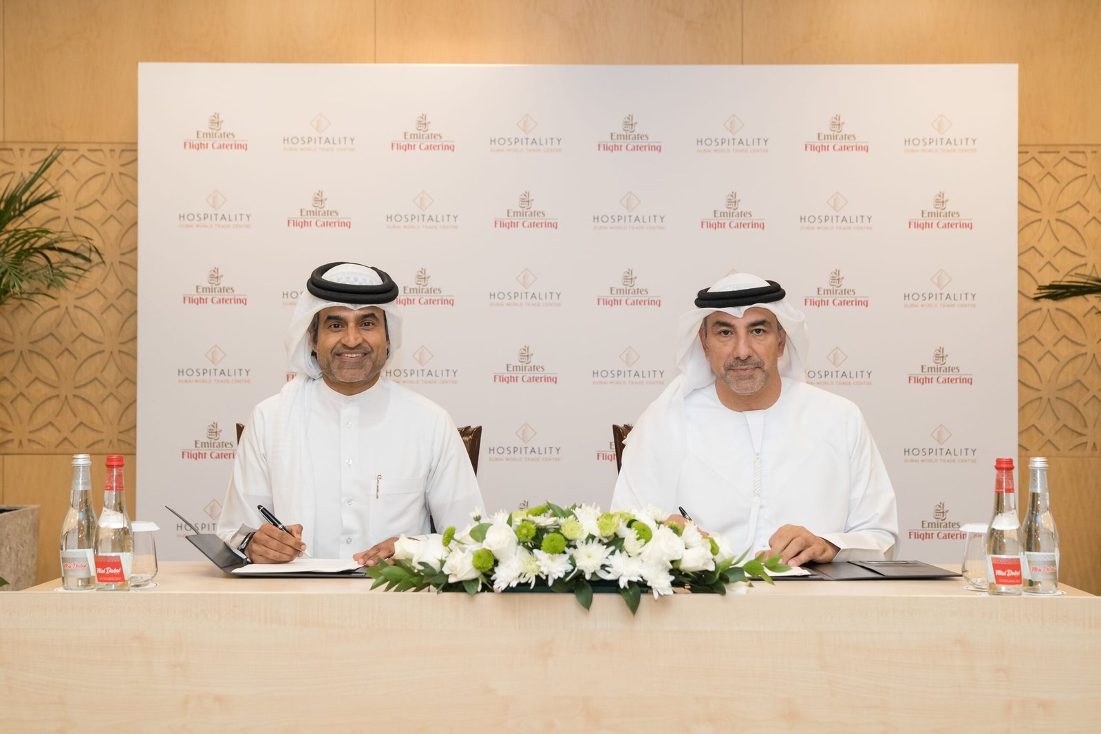 تعاون بين "ضيافة مركز دبي التجاري العالمي" و"الإمارات لتموين الطائرات" 1 تعاون بين "ضيافة مركز دبي التجاري العالمي" و"الإمارات لتموين الطائرات"