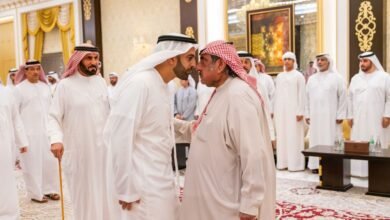 ولي عهد رأس الخيمة يعزي في وفاة الشيخة عائشة محمد خلف
