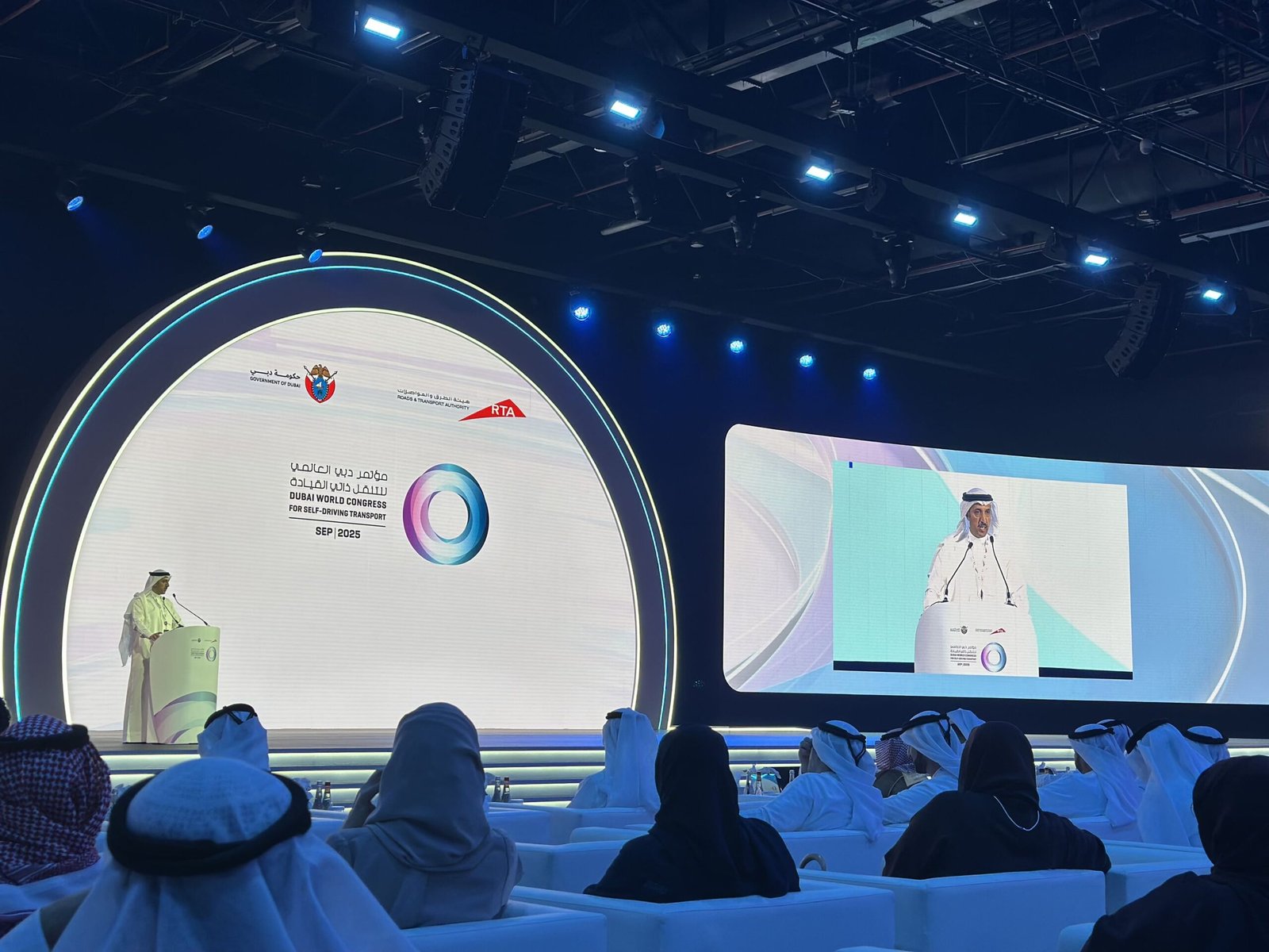 وزير المواصلات البحريني يشيد بريادة دبي في النقل الذكي 1 وزير المواصلات البحريني يشيد بريادة دبي في النقل الذكي