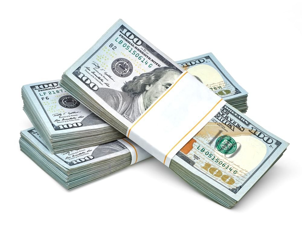 الدولار عند أدنى مستوى في 4 سنوات